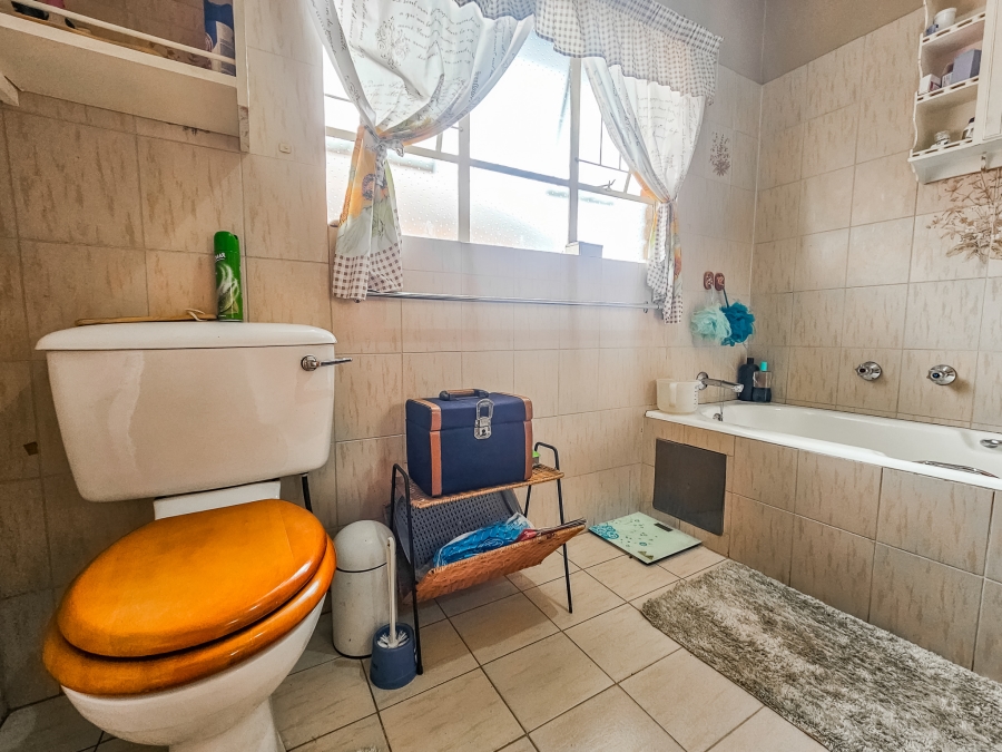 4 Bedroom Property for Sale in Garsfontein Gauteng