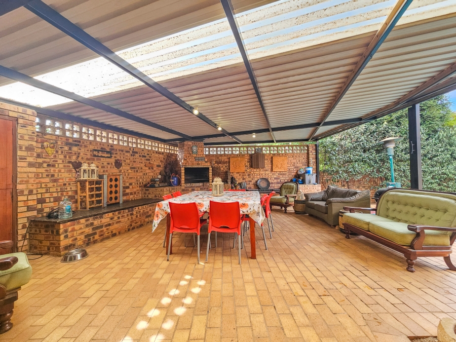 4 Bedroom Property for Sale in Garsfontein Gauteng