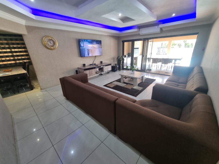 6 Bedroom Property for Sale in Mondeor Gauteng