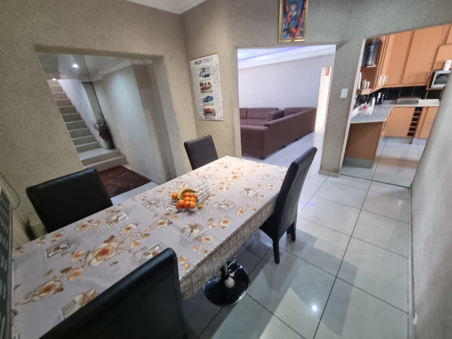 6 Bedroom Property for Sale in Mondeor Gauteng