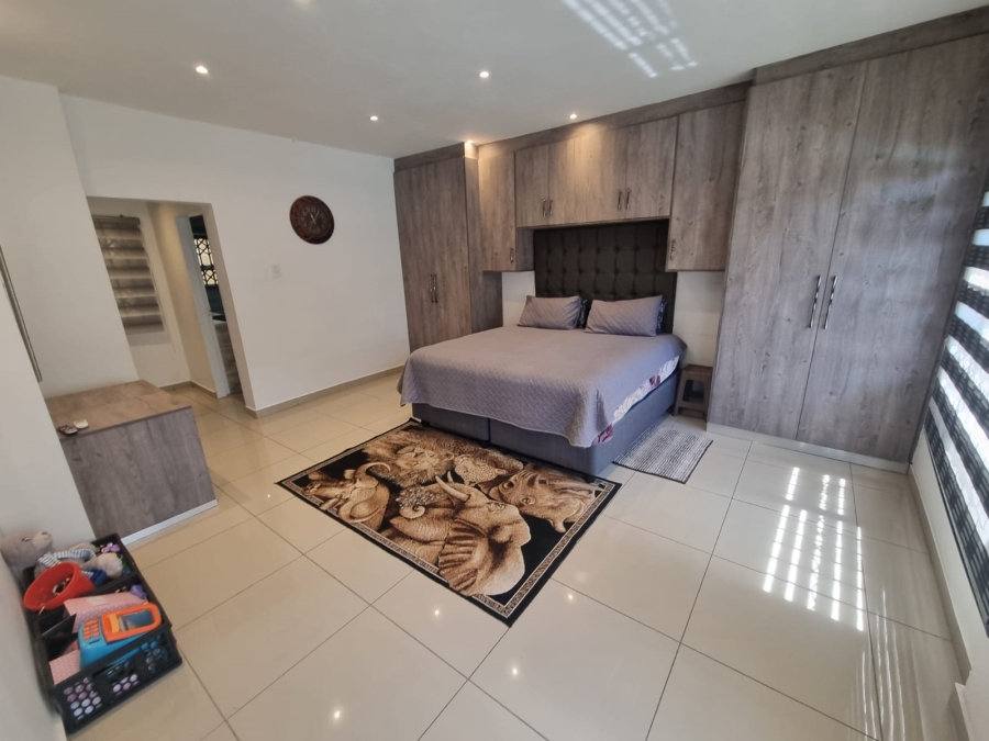 6 Bedroom Property for Sale in Mondeor Gauteng