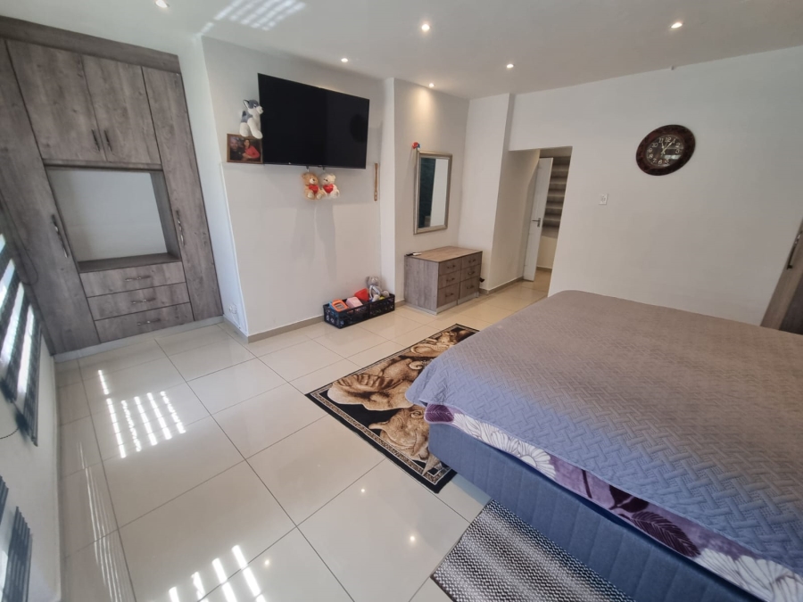 6 Bedroom Property for Sale in Mondeor Gauteng