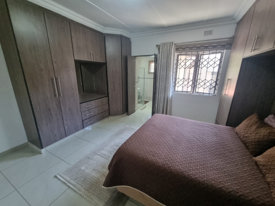 6 Bedroom Property for Sale in Mondeor Gauteng