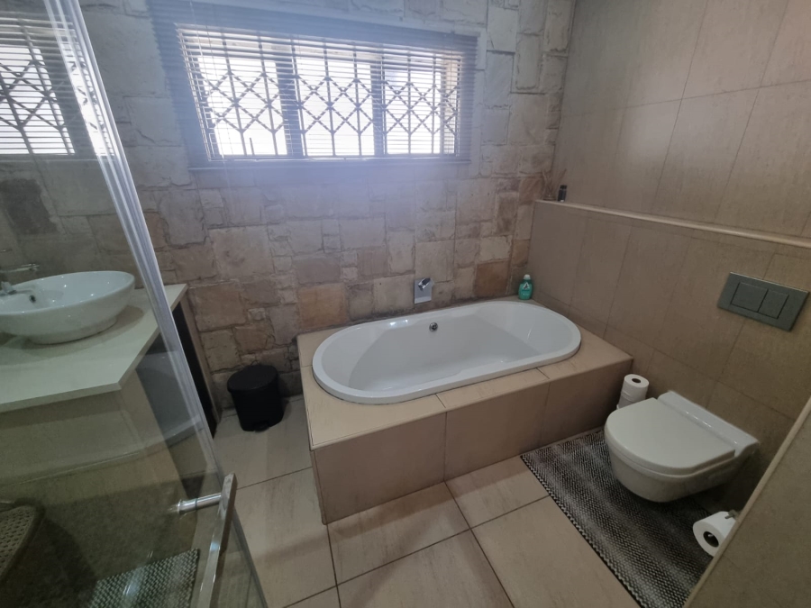 6 Bedroom Property for Sale in Mondeor Gauteng