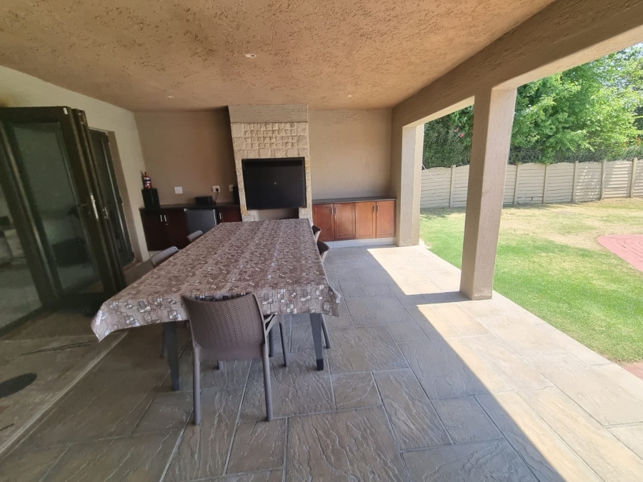 6 Bedroom Property for Sale in Mondeor Gauteng