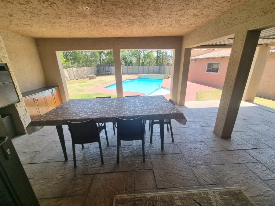 6 Bedroom Property for Sale in Mondeor Gauteng