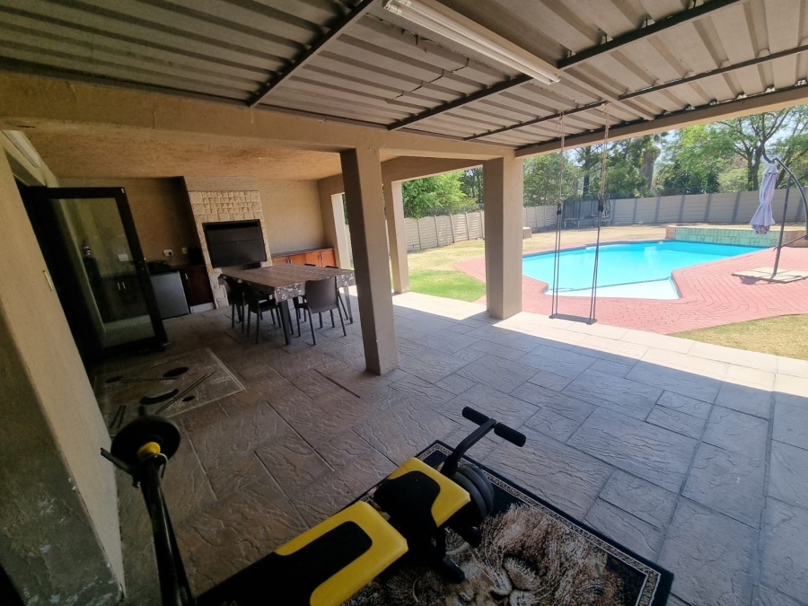 6 Bedroom Property for Sale in Mondeor Gauteng