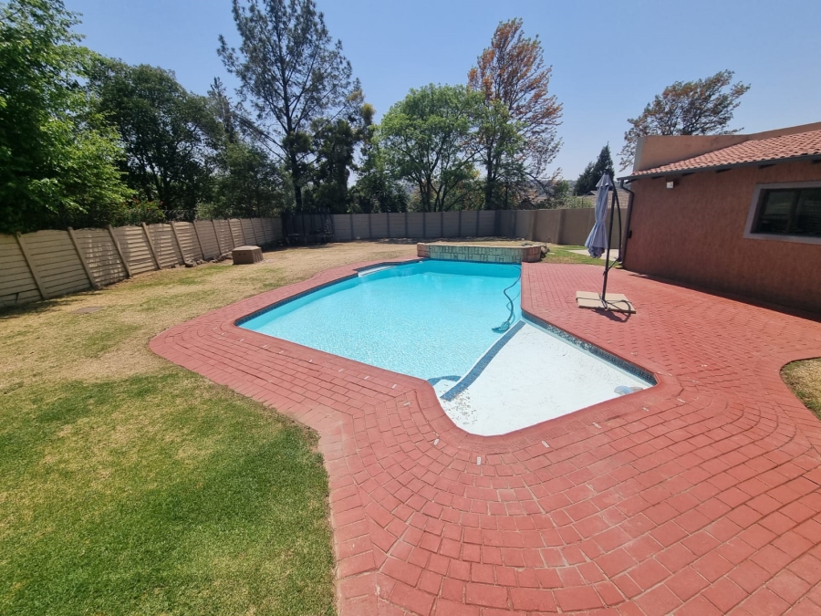 6 Bedroom Property for Sale in Mondeor Gauteng