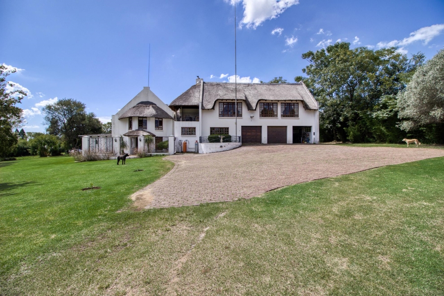 8 Bedroom Property for Sale in Chartwell Gauteng