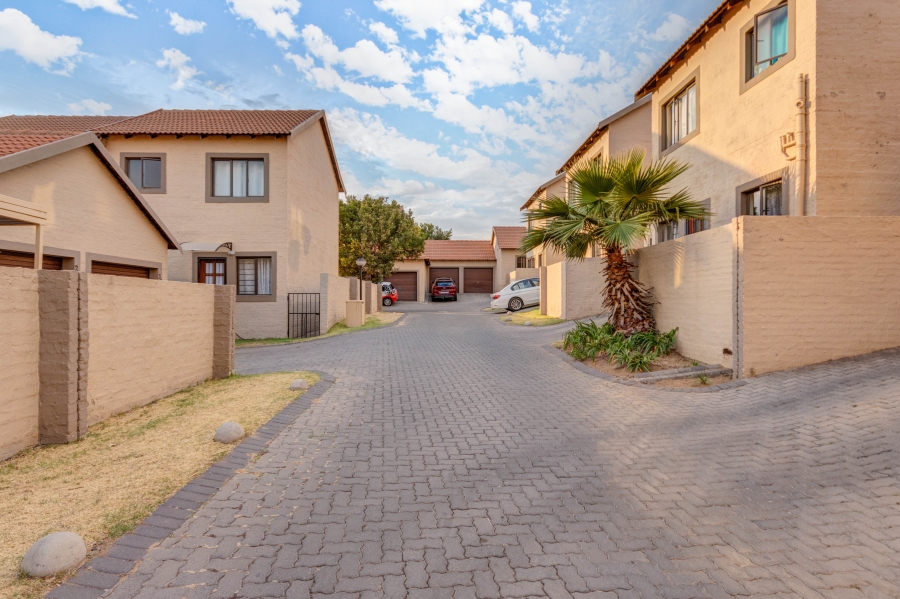 2 Bedroom Property for Sale in Halfway Gardens Gauteng