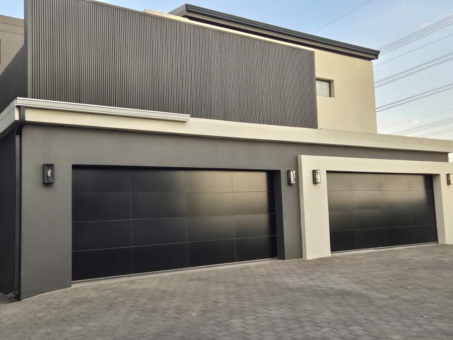 5 Bedroom Property for Sale in Midstream Heights Gauteng