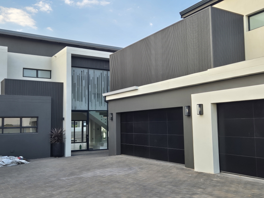 5 Bedroom Property for Sale in Midstream Heights Gauteng