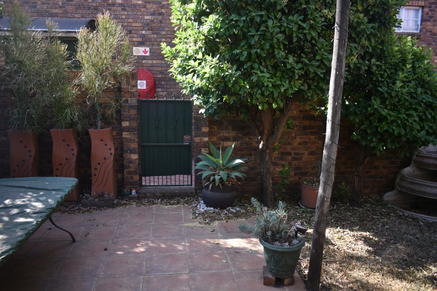 3 Bedroom Property for Sale in Garsfontein Gauteng