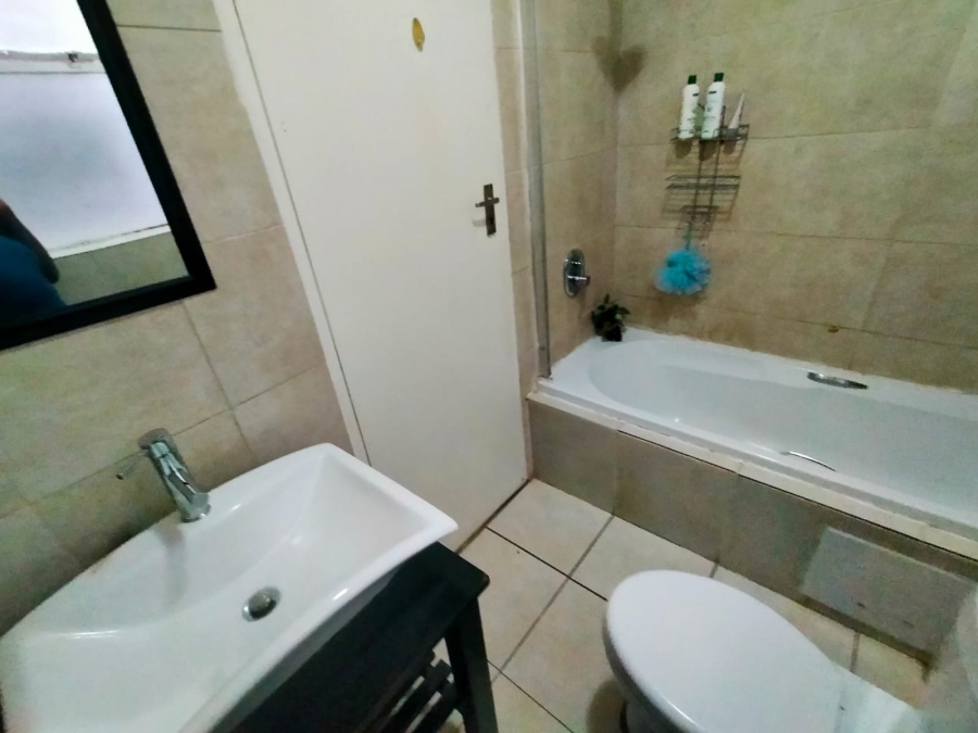 2 Bedroom Property for Sale in Windsor East Gauteng