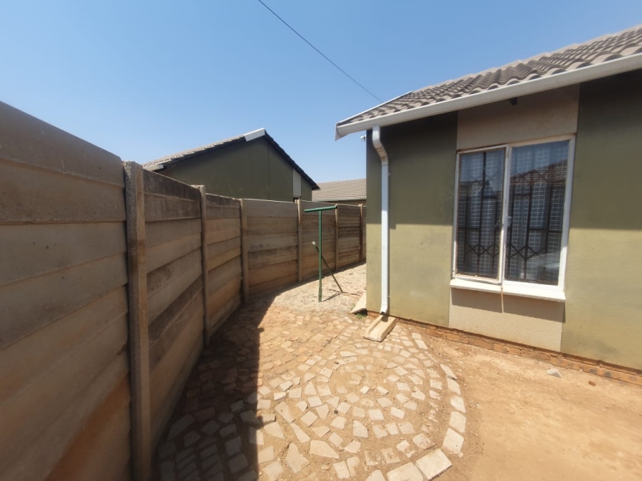 2 Bedroom Property for Sale in Savanna City Gauteng