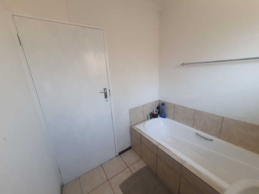 2 Bedroom Property for Sale in Savanna City Gauteng