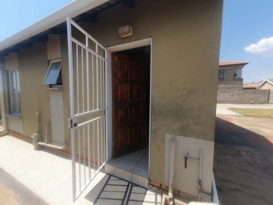 2 Bedroom Property for Sale in Savanna City Gauteng