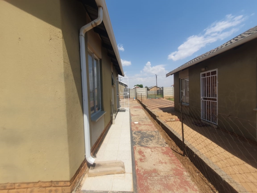 2 Bedroom Property for Sale in Savanna City Gauteng