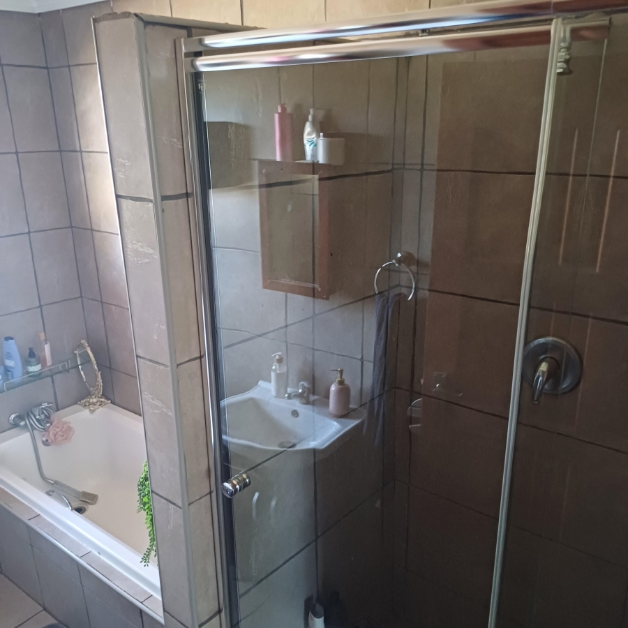 3 Bedroom Property for Sale in Buyscelia Gauteng