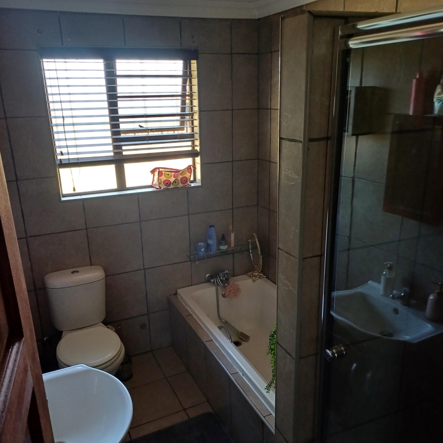 3 Bedroom Property for Sale in Buyscelia Gauteng