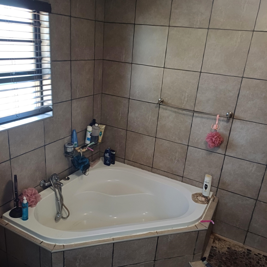 3 Bedroom Property for Sale in Buyscelia Gauteng