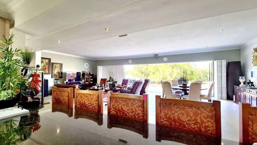 5 Bedroom Property for Sale in Leeuwfontein Gauteng