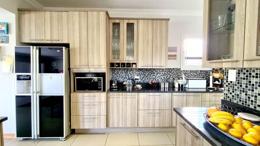 5 Bedroom Property for Sale in Leeuwfontein Gauteng