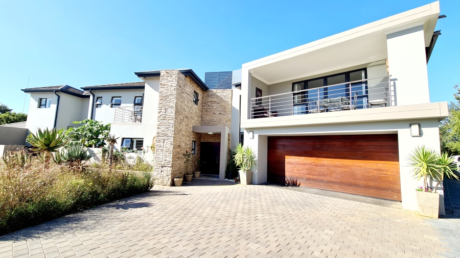 5 Bedroom Property for Sale in Leeuwfontein Gauteng