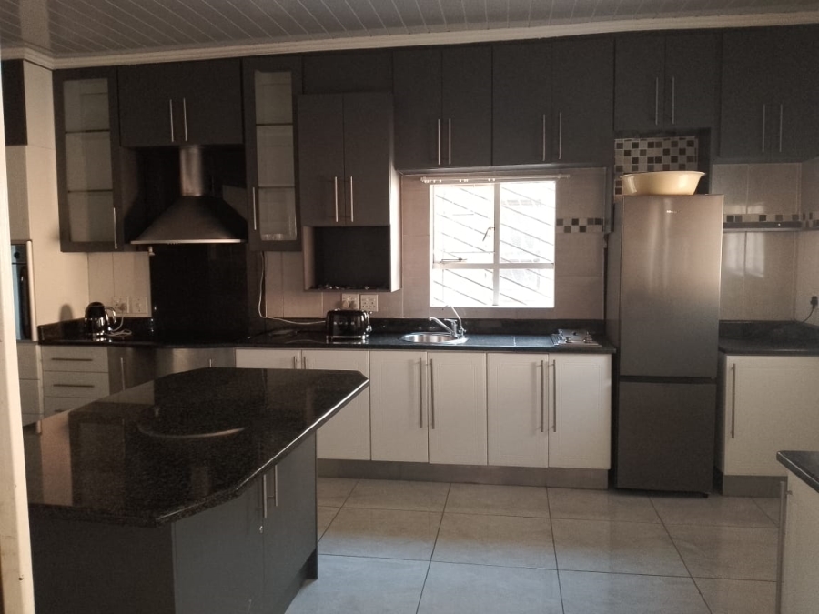 5 Bedroom Property for Sale in Proclamation Hill Gauteng