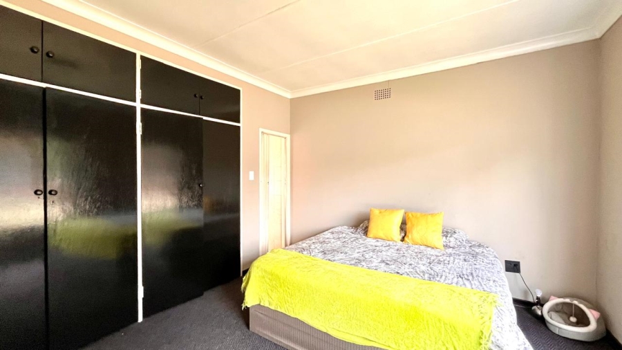 4 Bedroom Property for Sale in Larrendale Gauteng