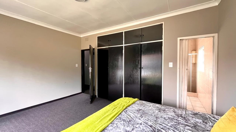 4 Bedroom Property for Sale in Larrendale Gauteng