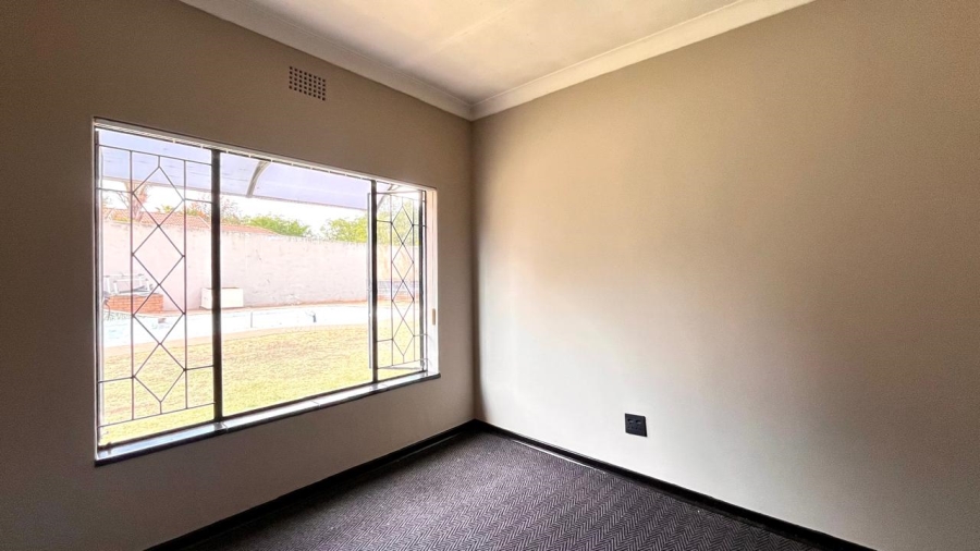 4 Bedroom Property for Sale in Larrendale Gauteng