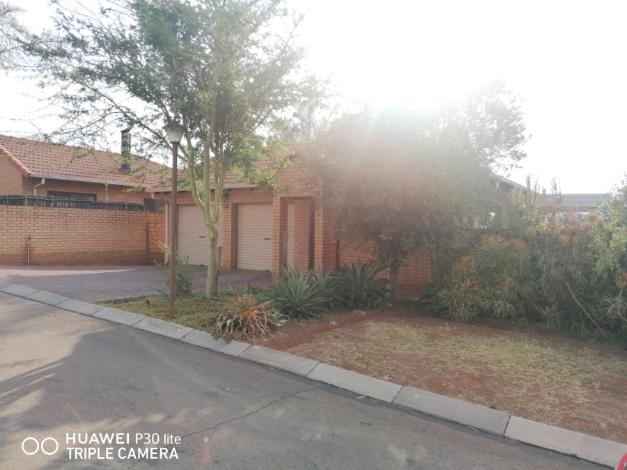 To Let 2 Bedroom Property for Rent in Willow Park Manor Gauteng