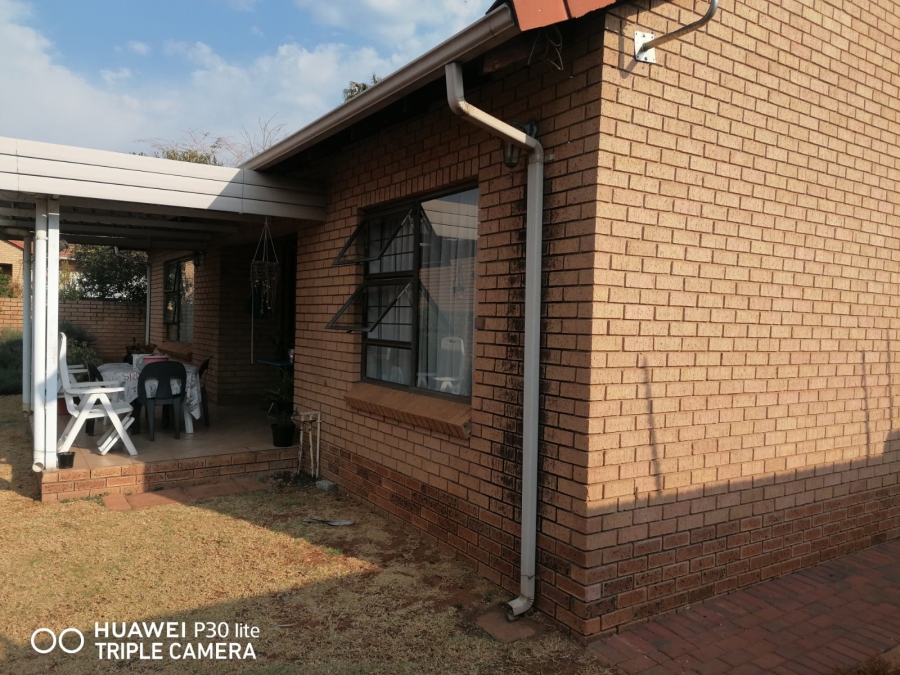 To Let 2 Bedroom Property for Rent in Willow Park Manor Gauteng