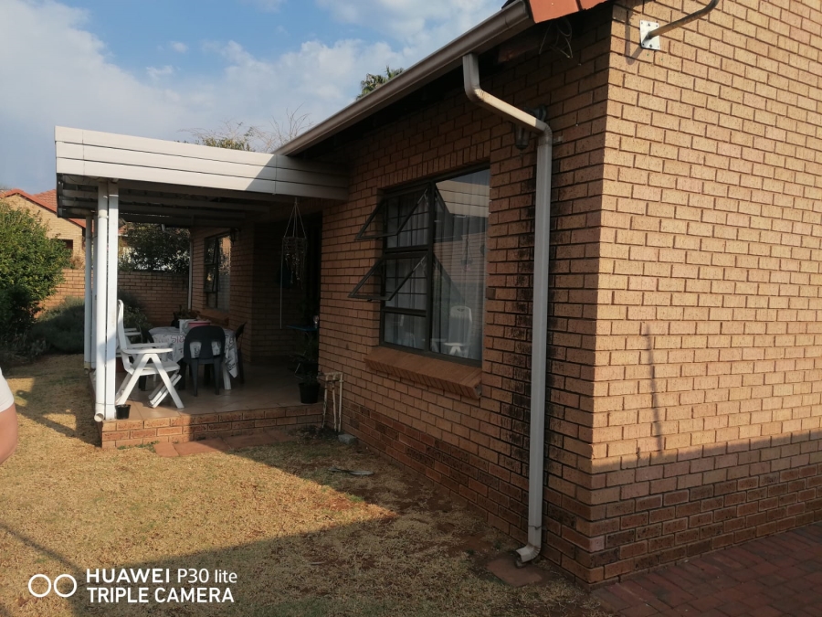 To Let 2 Bedroom Property for Rent in Willow Park Manor Gauteng