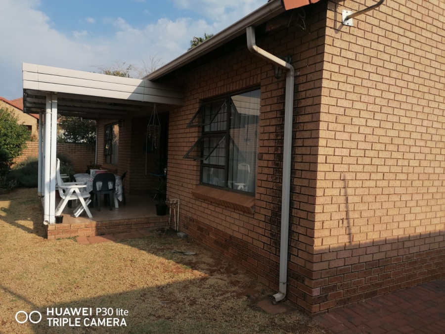 To Let 2 Bedroom Property for Rent in Willow Park Manor Gauteng