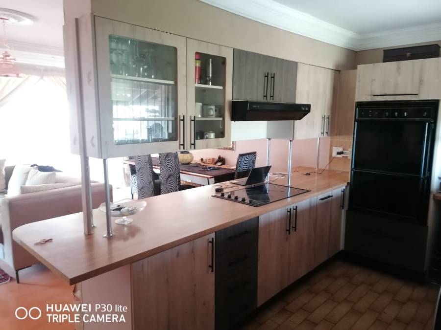 To Let 2 Bedroom Property for Rent in La Montagne Gauteng