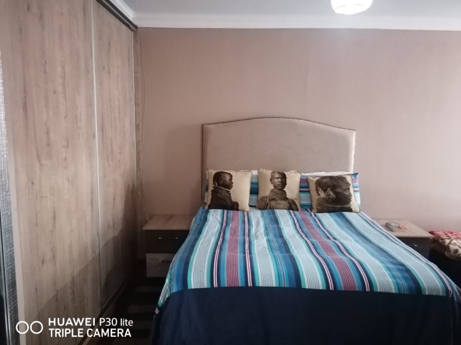 To Let 2 Bedroom Property for Rent in La Montagne Gauteng