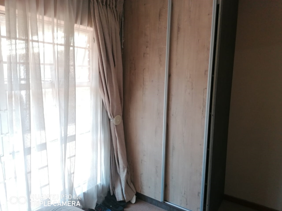 To Let 2 Bedroom Property for Rent in La Montagne Gauteng