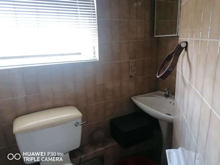 To Let 2 Bedroom Property for Rent in La Montagne Gauteng