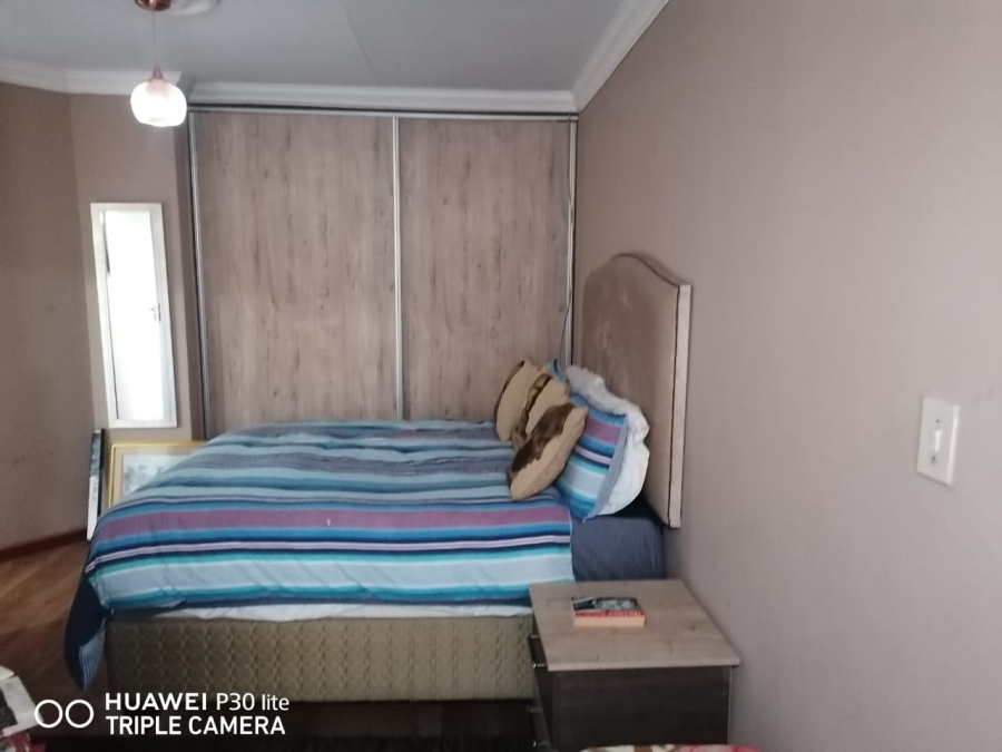 To Let 2 Bedroom Property for Rent in La Montagne Gauteng