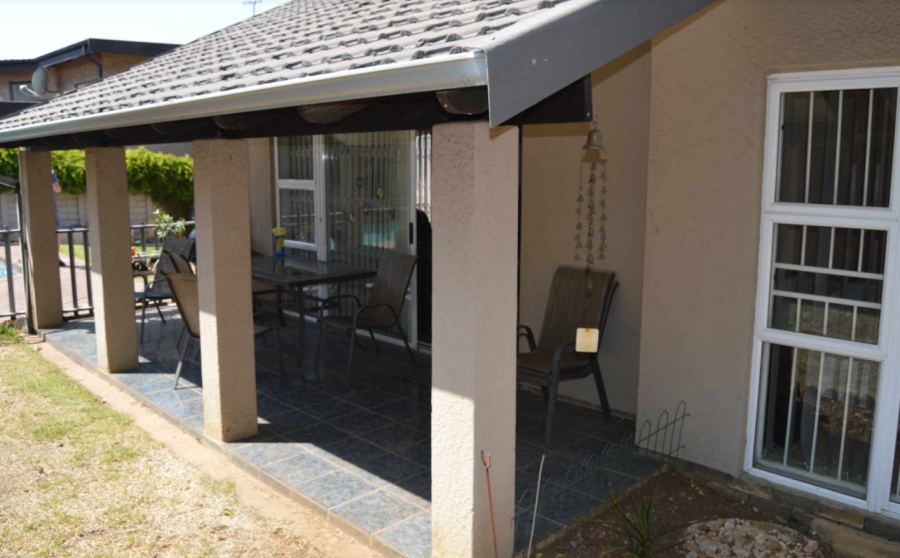 4 Bedroom Property for Sale in Mulbarton Gauteng