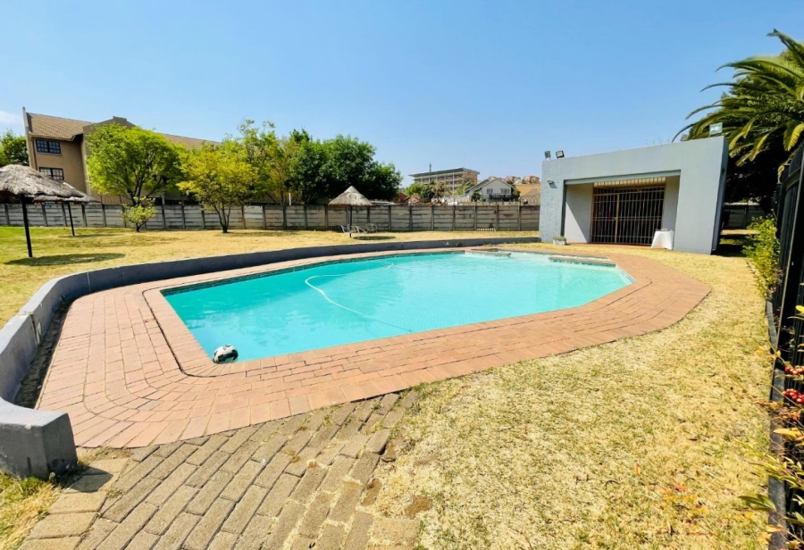 2 Bedroom Property for Sale in Mulbarton Gauteng