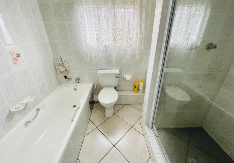 2 Bedroom Property for Sale in Mulbarton Gauteng