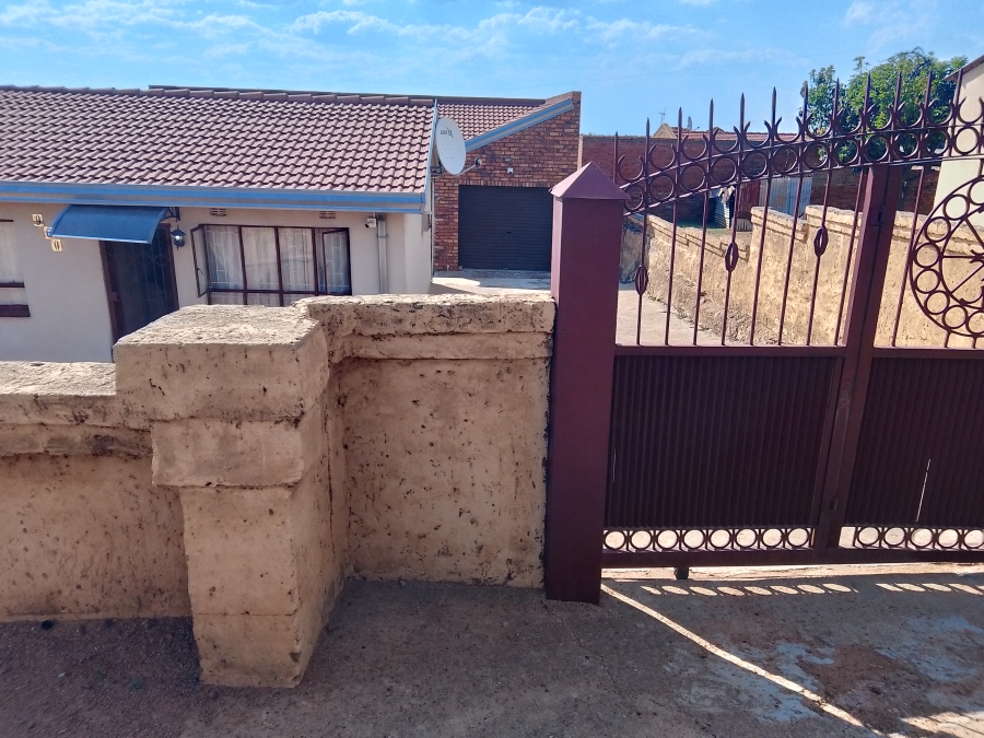 2 Bedroom Property for Sale in Pretoria West Gauteng