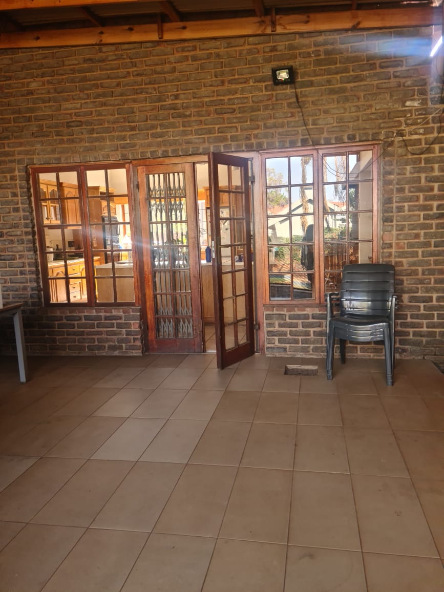 6 Bedroom Property for Sale in La Montagne Gauteng