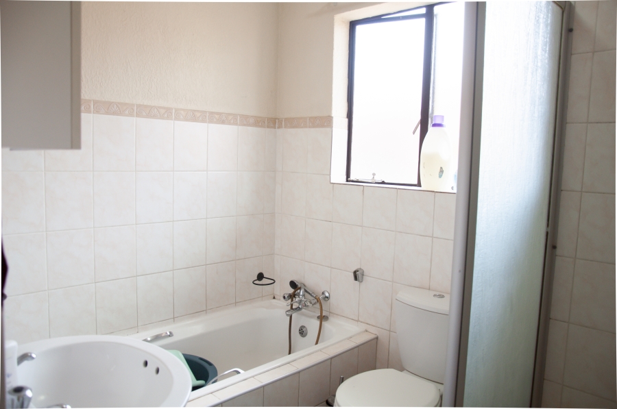 2 Bedroom Property for Sale in Halfway Gardens Gauteng