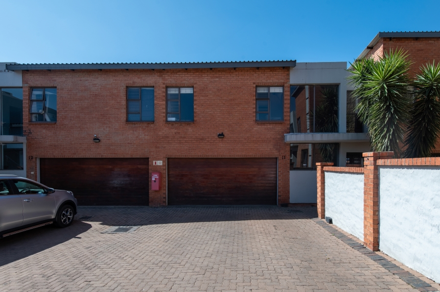 3 Bedroom Property for Sale in Noordwyk Gauteng