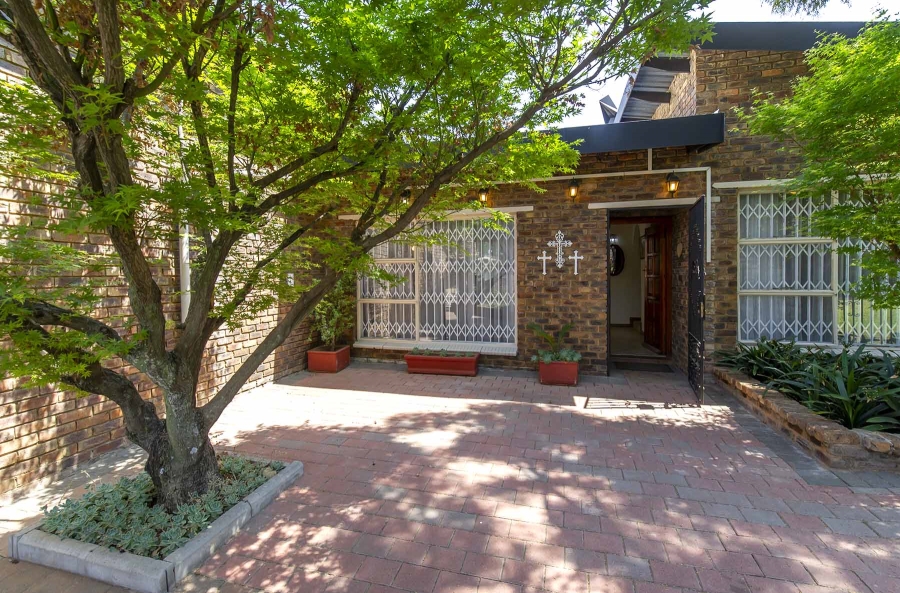 4 Bedroom Property for Sale in Glen Marais Gauteng