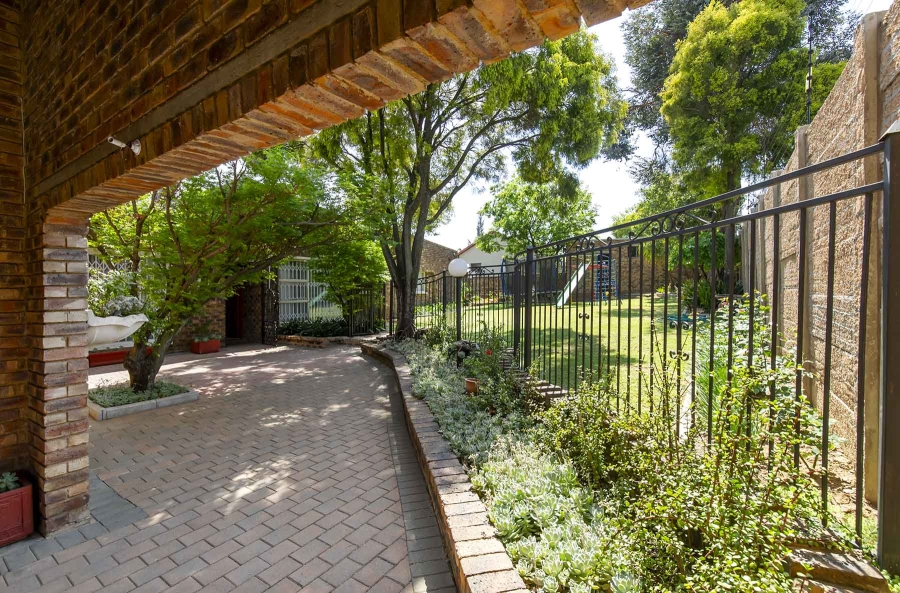 4 Bedroom Property for Sale in Glen Marais Gauteng